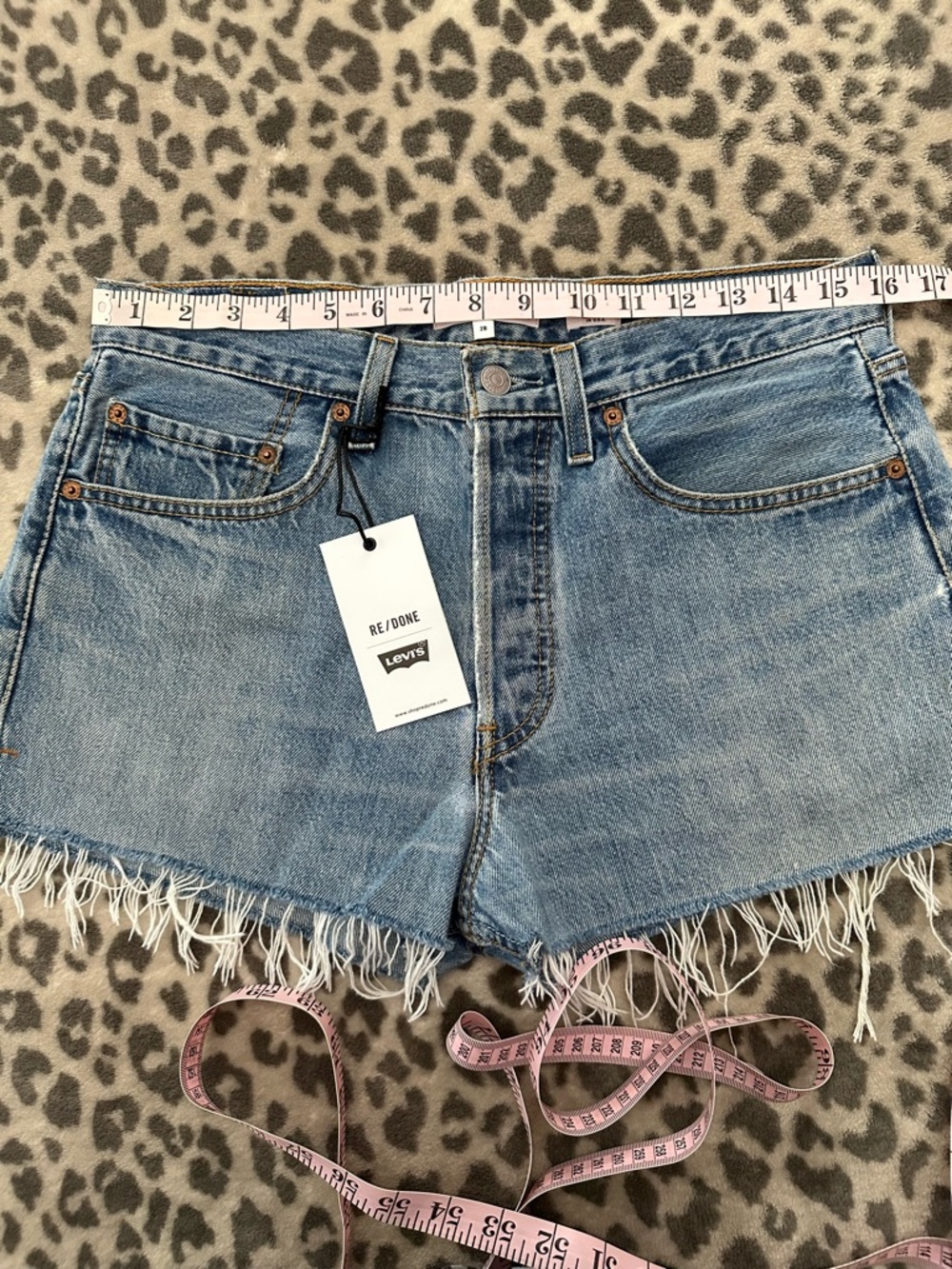 Levi's RE/DONE High Waisted Button Fly Cutoff Jean Shorts in Blue Wash Size 28 - Picture 14 of 17
